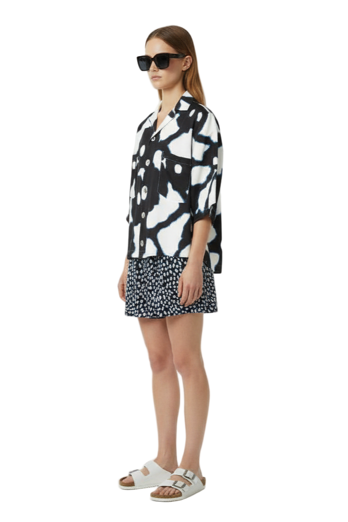 CROPPED HAWAIIAN SHIRT Bleeding Flowers Ecrublack